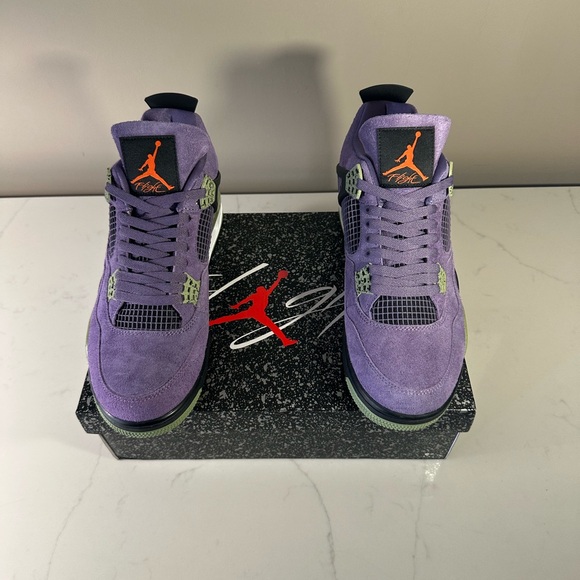 BRAND NEW WMNS AIR JORDAN 4 RETRO CANYON PURPLE SIZE US 12 - Picture 4 of 11